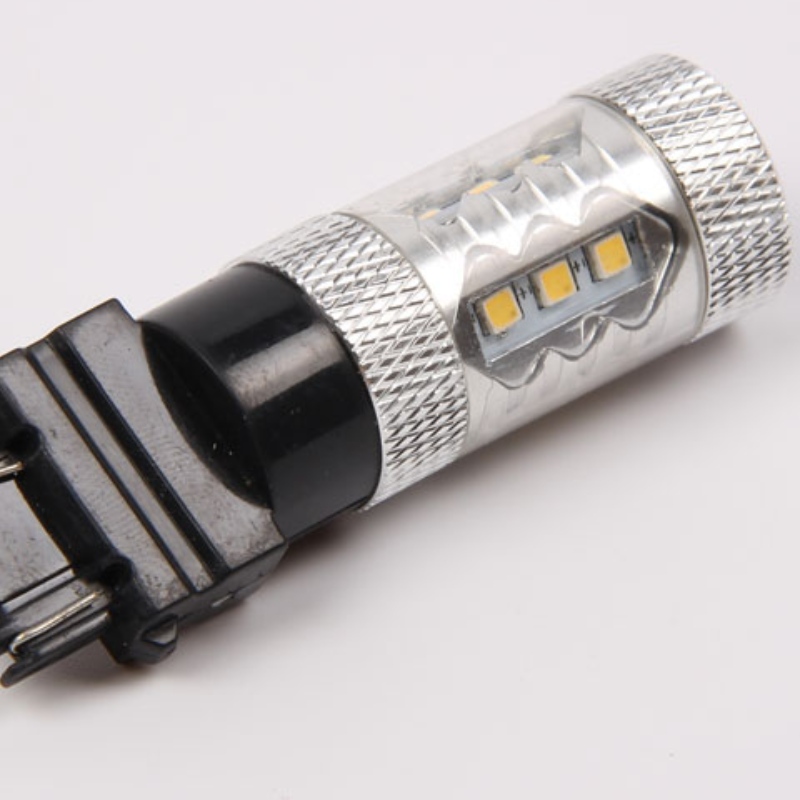 nagy teljesítményű 15W-os SamSung 2323-os autós LED-es lámpák t25 p27 / 7w 3157 led féklámpa